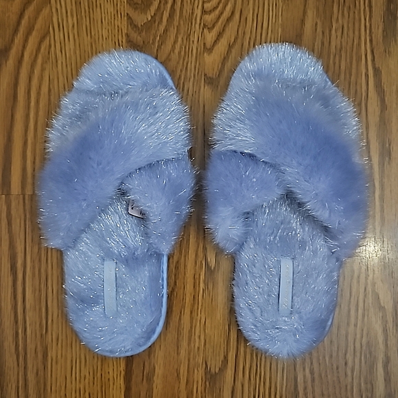 Victoria's Secret Fluffy Crossover Slide Slippers/ Small - Picture 2 of 8